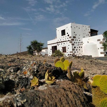 Lanzarote Casa Volcanica-Anclada Sobre La Lava Del Volcan Montana Blanca 外观 照片